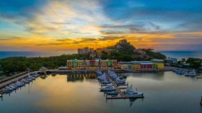 Flamingo Marina - 2BR Condo - Charming Seaview